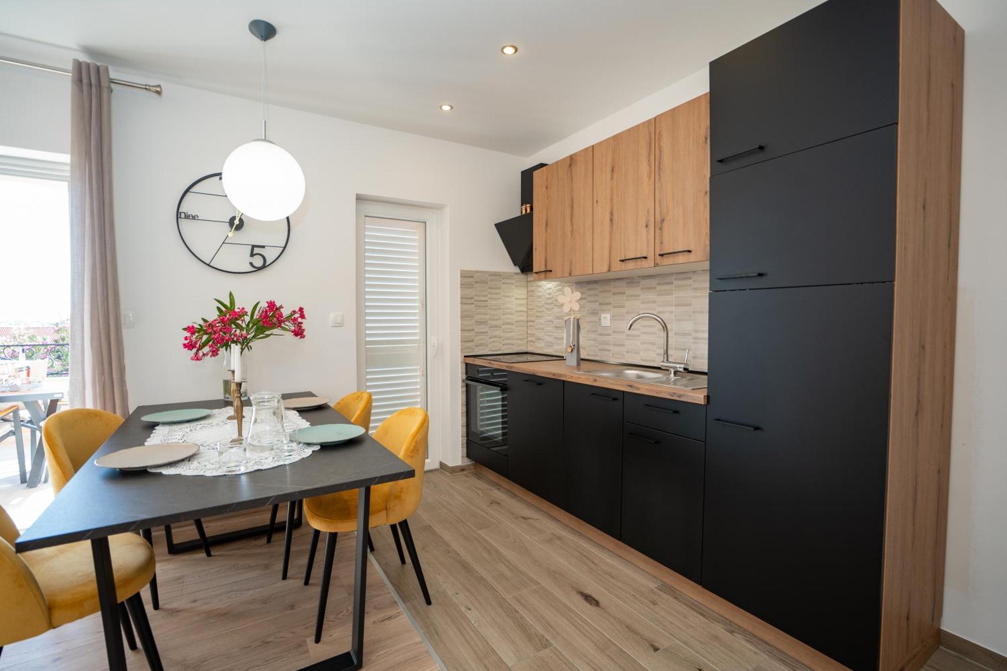 Apartments Tomulic Novalja Eksteriør bilde